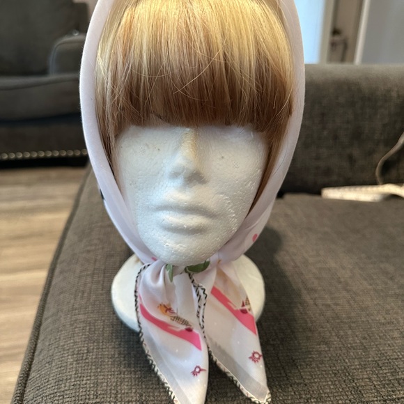 Burberry day at beach story scarf nwot comes with a free designer gift 23x22.5” - Picture 7 of 10